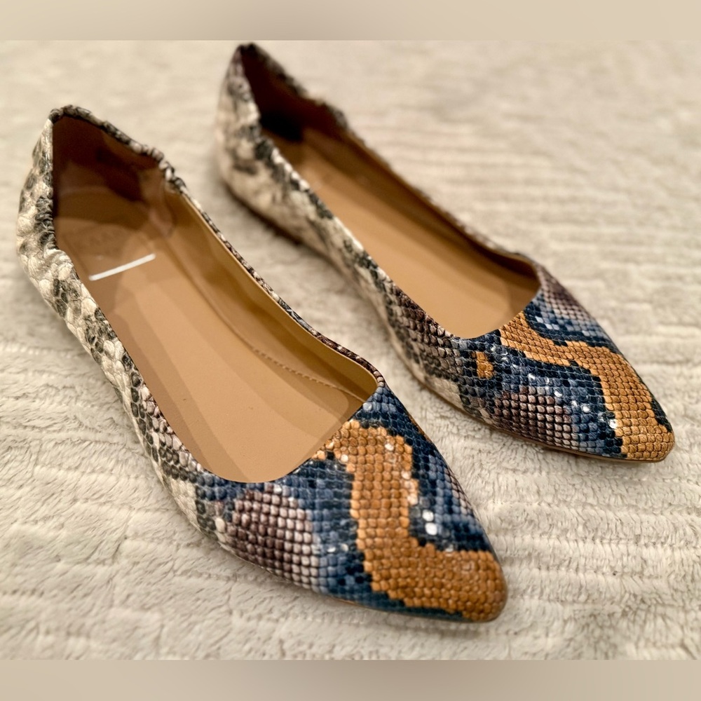 NWOT Kaari Blue Snakeskin Patterned Flats